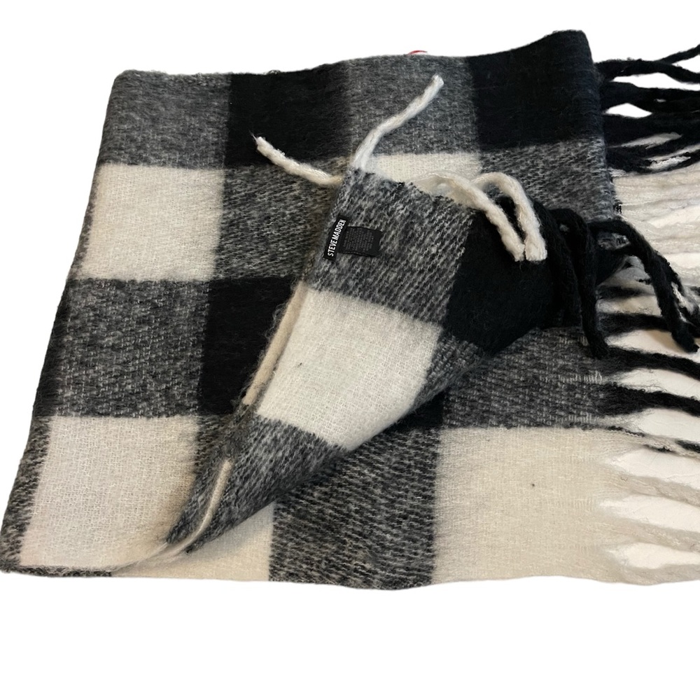 Steve Madden Black White  plaid  polyester Fringed Scarf one size